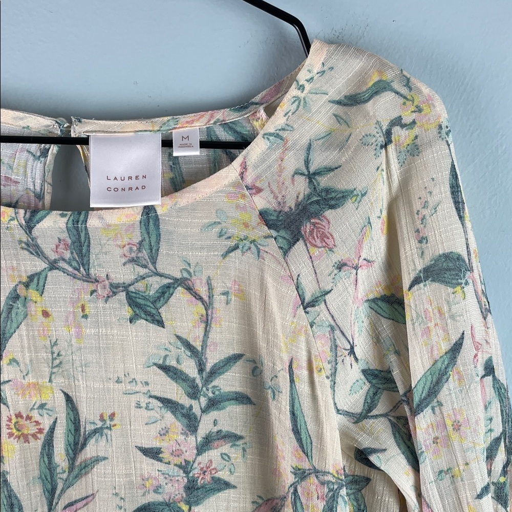 LC Lauren Conrad Floral Cream Blouse Size M - Picture 2 of 10